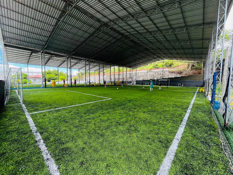 Quadra society coberta com gramado sintético, Arena Bate Bola São José SC